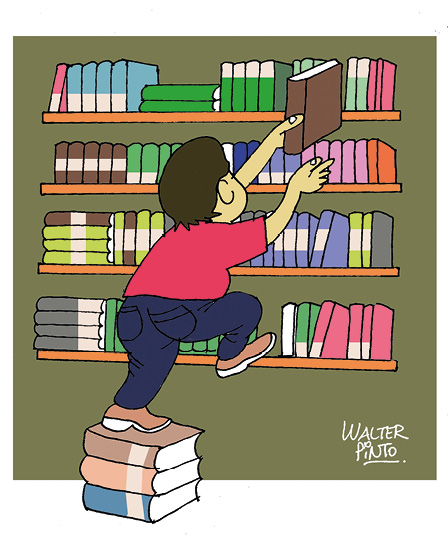 #ParaTodosVerem: Ilustração mostra quatro prateleiras com livros de várias cores. Uma pessoa utiliza três livros como apoio para subir e alcançar a prateleira mais alta. Ela tem um livro marrom na mão esquerda, veste uma calça azul-marinho e uma blusa cor-de-rosa, e calça um sapato fechado